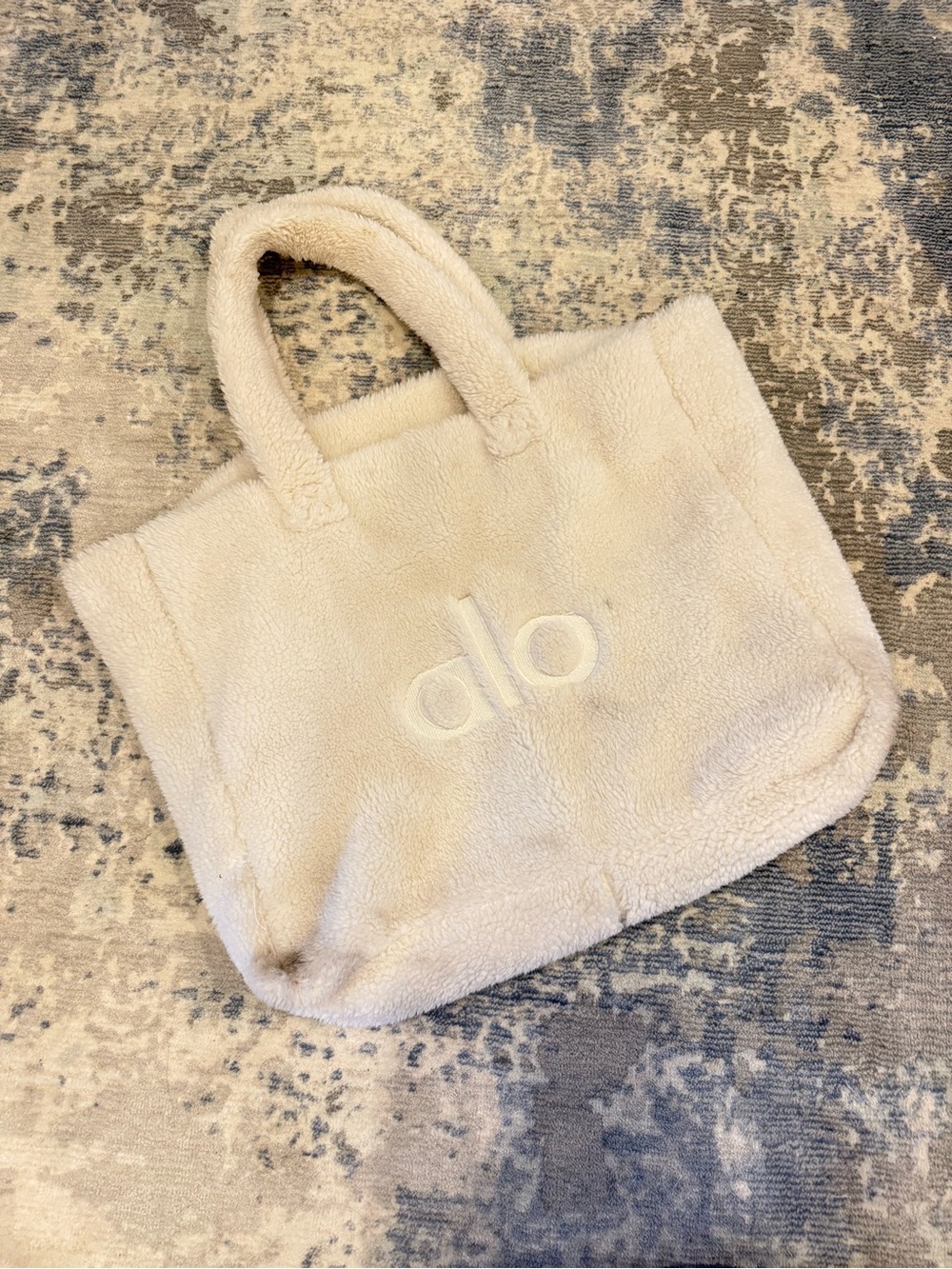 ALO Yoga Cream Sherpa Tote - Cozy Plush Carryall